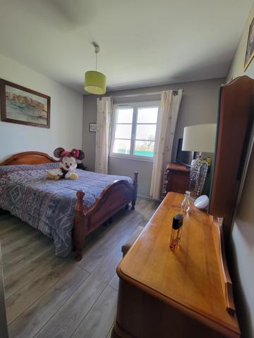 Maison récente tout confort avec piscine et carport