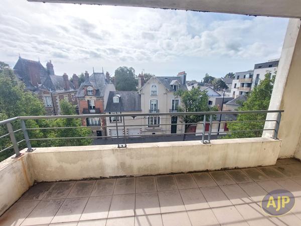 Appartement à louer Nantes : 2 pièces, 50m² avec 1 chambre(s) à 820€ - AJP Immobilier Nantes Rond-Point de Rennes
