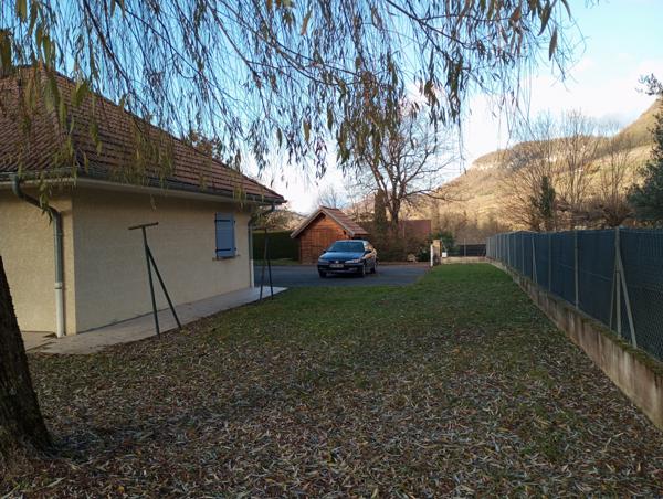 Jongieux (73170) JONGIEUX VILLA DE 2002 SUR 1960 M² DE TERRAIN CLOS