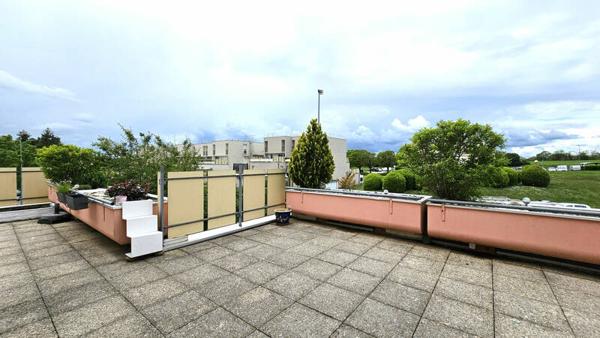 LA TOUR DU PIN, Appartement  79m² - 3 chambres - terrasse 60m²