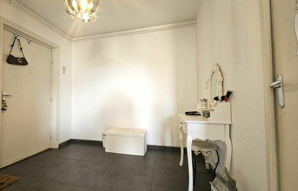 LA TOUR DU PIN, Appartement  79m² - 3 chambres - terrasse 60m²