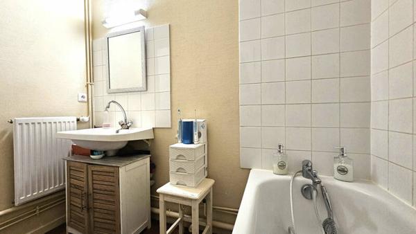 LA TOUR DU PIN, Appartement  79m² - 3 chambres - terrasse 60m²