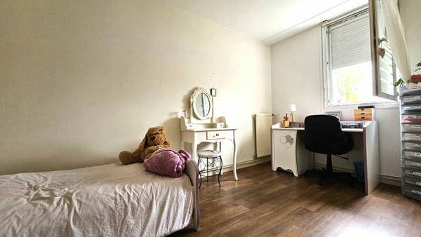 LA TOUR DU PIN, Appartement  79m² - 3 chambres - terrasse 60m²