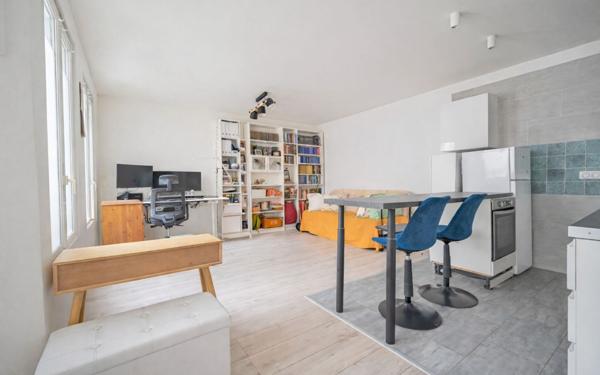 Appartement à vendre    2 pièces • 42,73 m2 Paris 18