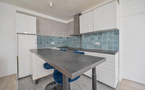 Appartement à vendre    2 pièces • 42,73 m2 Paris 18