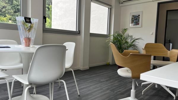 Local d'activité / bureau à Nice ouest  85 m2 