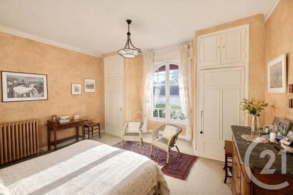 Maison à vendre  6 pièces - 215 m 2   PAU  - 64
