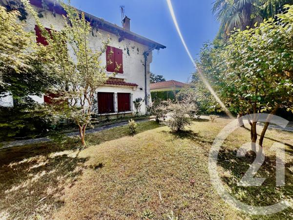 Maison à vendre  6 pièces - 215 m 2   PAU  - 64