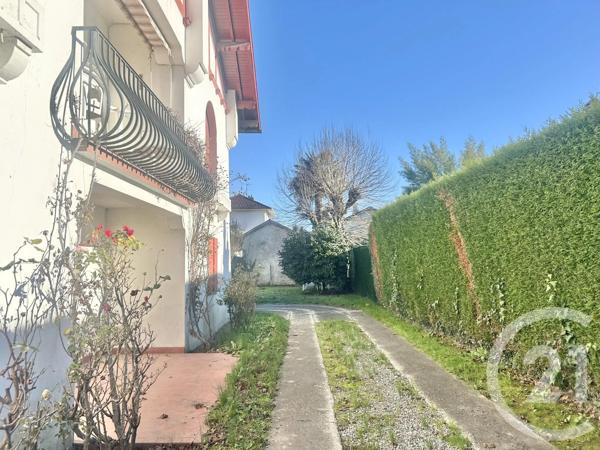 Maison à vendre  6 pièces - 215 m 2   PAU  - 64