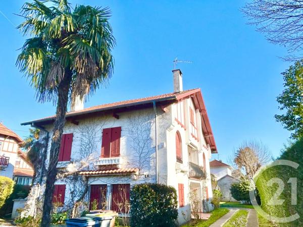 Maison à vendre  6 pièces - 215 m 2   PAU  - 64