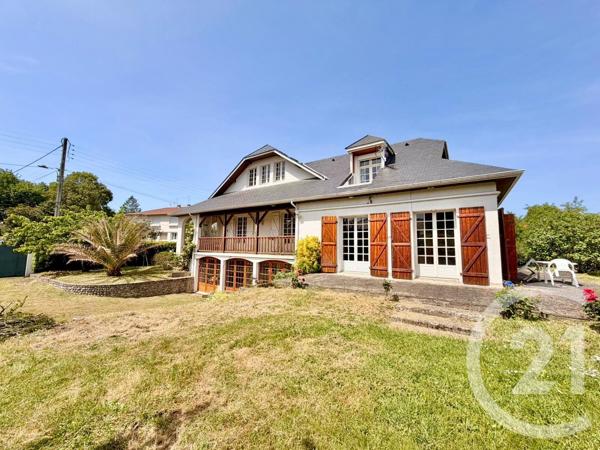 Maison à vendre  6 pièces - 215 m 2   PAU  - 64