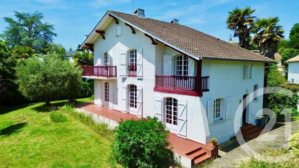Maison à vendre  6 pièces - 215 m 2   PAU  - 64