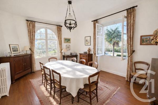 Maison à vendre  6 pièces - 215 m 2   PAU  - 64