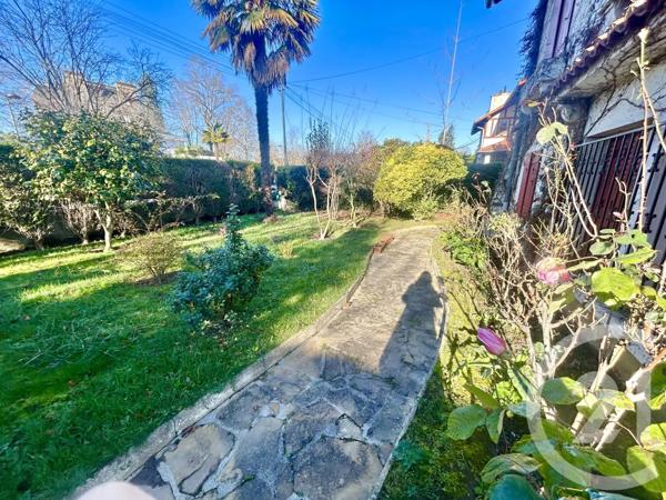 Maison à vendre  6 pièces - 215 m 2   PAU  - 64