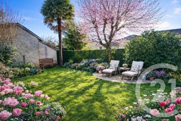Maison à vendre  6 pièces - 215 m 2   PAU  - 64
