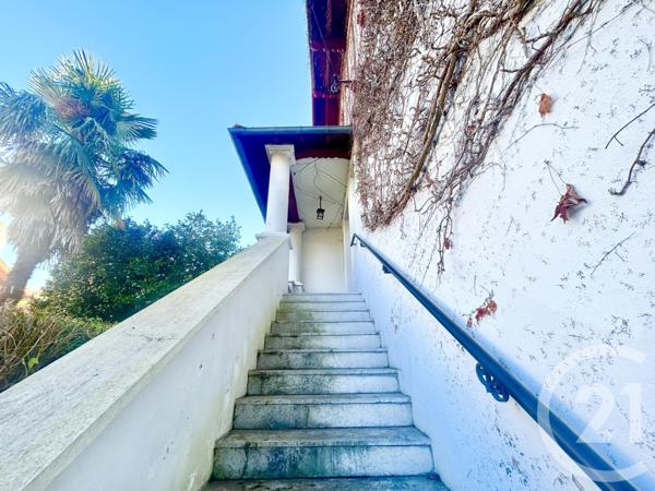 Maison à vendre  6 pièces - 215 m 2   PAU  - 64