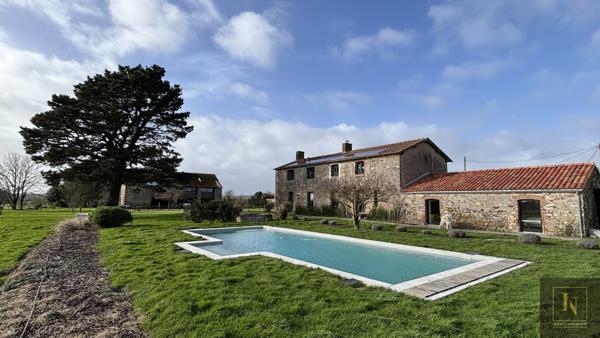 Maison 8 pièce(s) 4 chambre(s) 200 m²