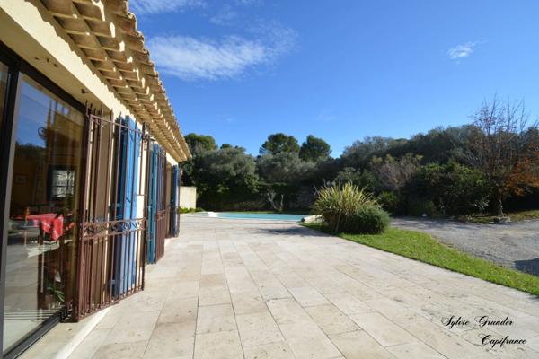 Dpt Bouches du Rhône (13), à vendre SAINT CHAMAS maison P7 de 165 m² - Terrain de 5 840,00 m² - Plain pied