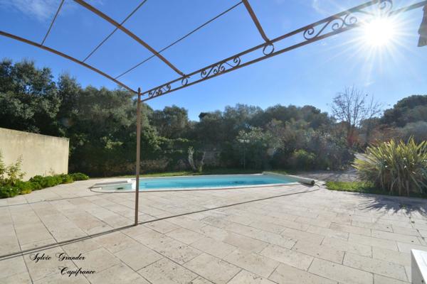 Dpt Bouches du Rhône (13), à vendre SAINT CHAMAS maison P7 de 165 m² - Terrain de 5 840,00 m² - Plain pied