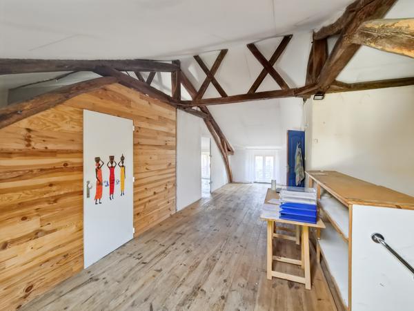 Maison de rue - Immeuble de 205m2 avec cave et jardin à Vic-Fezensac