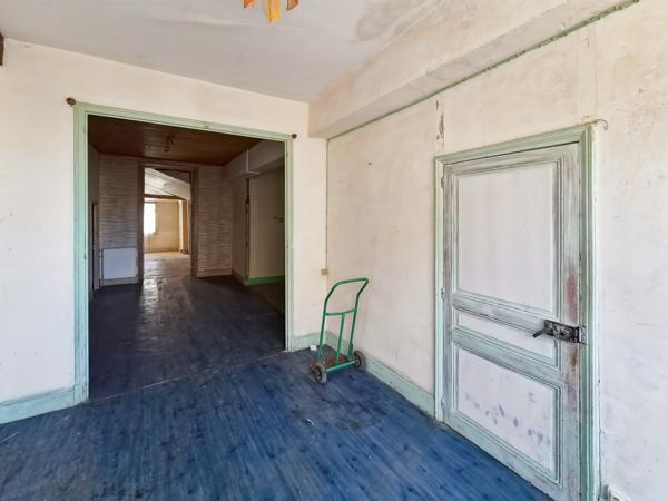Maison de rue - Immeuble de 205m2 avec cave et jardin à Vic-Fezensac