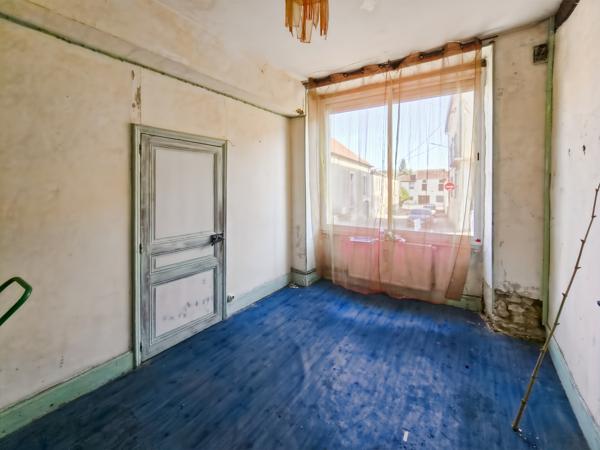 Maison de rue - Immeuble de 205m2 avec cave et jardin à Vic-Fezensac