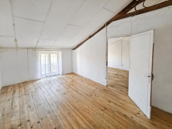 Maison de rue - Immeuble de 205m2 avec cave et jardin à Vic-Fezensac