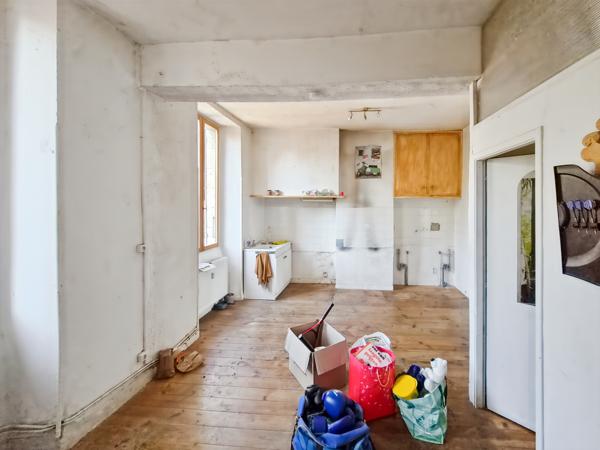 Maison de rue - Immeuble de 205m2 avec cave et jardin à Vic-Fezensac