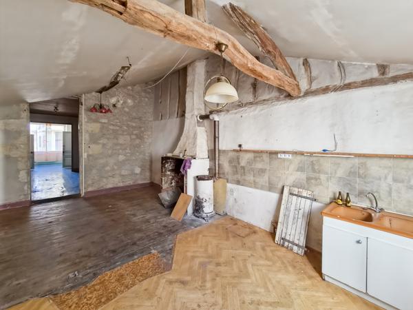Maison de rue - Immeuble de 205m2 avec cave et jardin à Vic-Fezensac