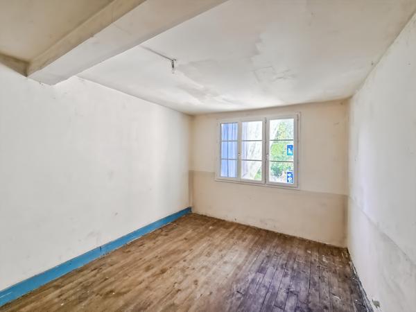 Maison de rue - Immeuble de 205m2 avec cave et jardin à Vic-Fezensac