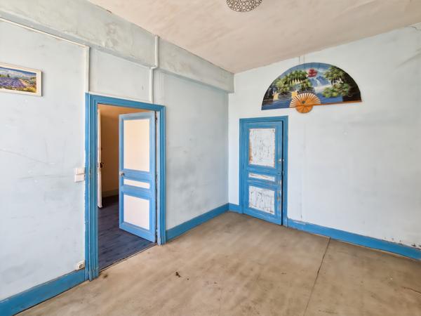 Maison de rue - Immeuble de 205m2 avec cave et jardin à Vic-Fezensac
