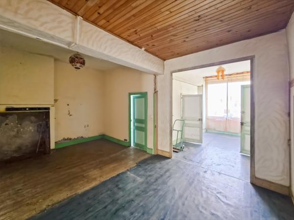 Maison de rue - Immeuble de 205m2 avec cave et jardin à Vic-Fezensac
