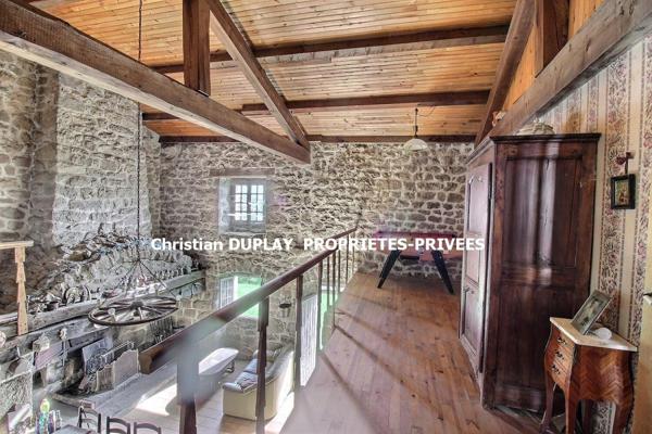 SAINT PAL DE MONS 43620 rare à la vente EXCLUSIVITE authentique fermette en pierre offrant une vue panoramique sur les sucs et les villages environnants