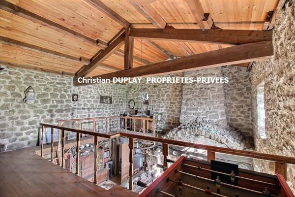 SAINT PAL DE MONS 43620 rare à la vente EXCLUSIVITE authentique fermette en pierre offrant une vue panoramique sur les sucs et les villages environnants