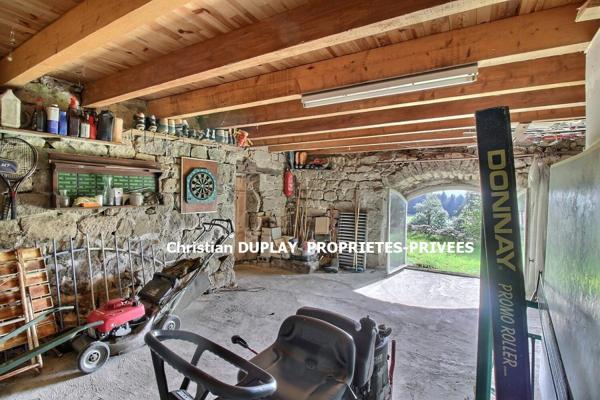 SAINT PAL DE MONS 43620 rare à la vente EXCLUSIVITE authentique fermette en pierre offrant une vue panoramique sur les sucs et les villages environnants