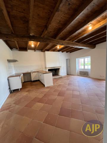 Location appartement Saint Yzans De Medoc : 740 € - AJP Lesparre Immobilier