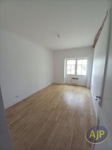 Location appartement Saint Yzans De Medoc : 740 € - AJP Lesparre Immobilier