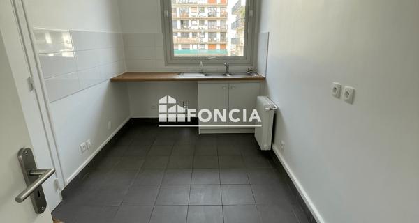Location Appartement 4 pièces 90.18 m² - Paris 75015
