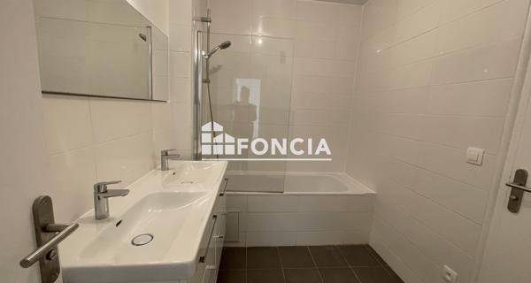 Location Appartement 4 pièces 90.18 m² - Paris 75015