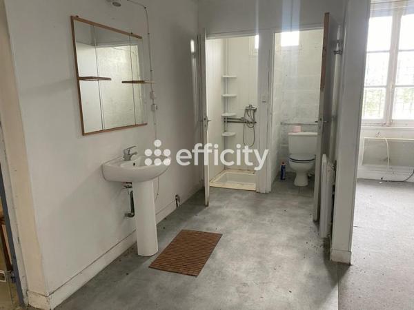 Local Commercial 4 pièces - 300 m²