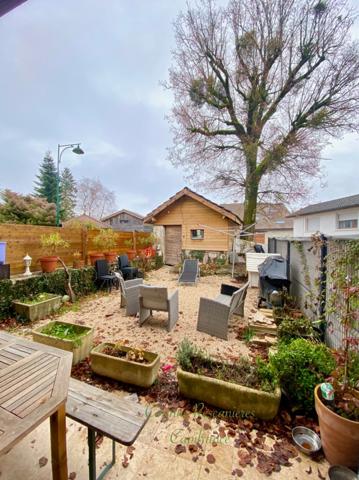 Maison de village à vendre 4 pièces 141 m2 ECHENEVEX (01)