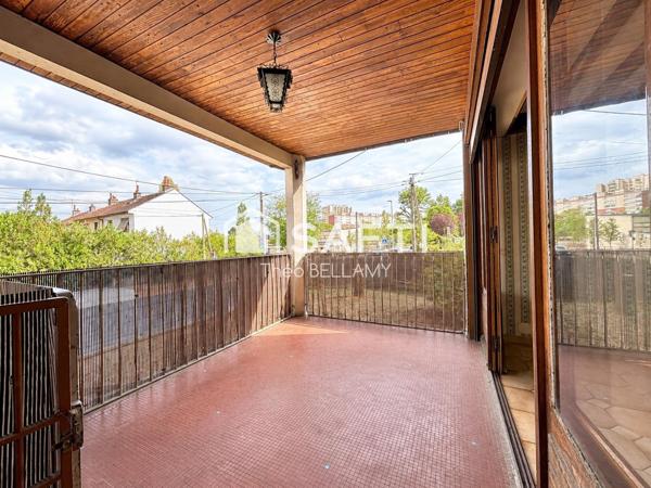 Pavillon à rénover au beau potentiel
