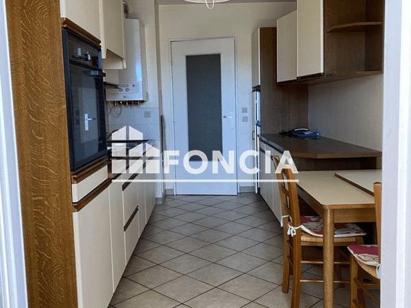 Location Appartement 3 pièces 71.6 m² - 11 BIS AVENUE BEZIOU Billere 64140