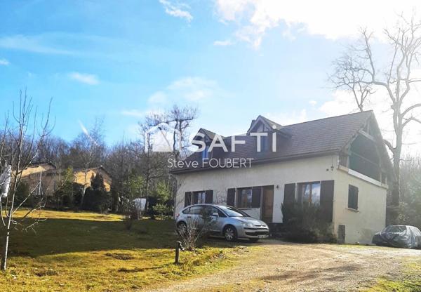 nichet au coeur des bois dans un environnement calme