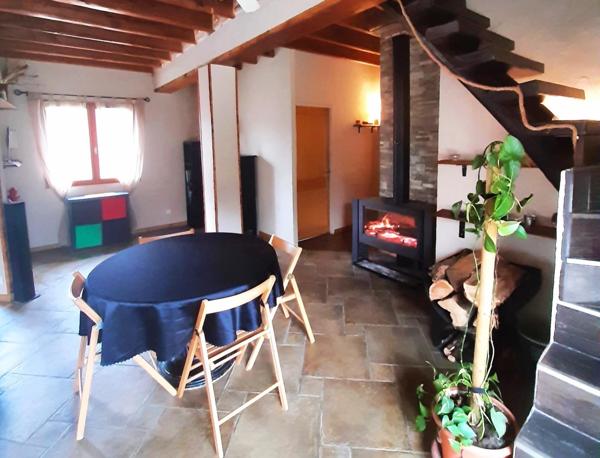 nichet au coeur des bois dans un environnement calme