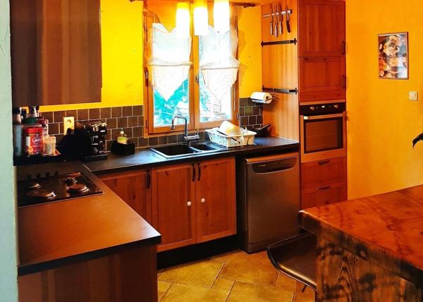 nichet au coeur des bois dans un environnement calme