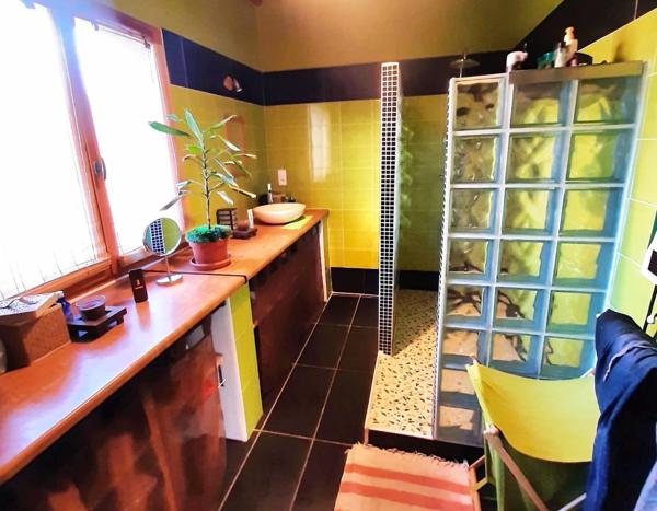 nichet au coeur des bois dans un environnement calme