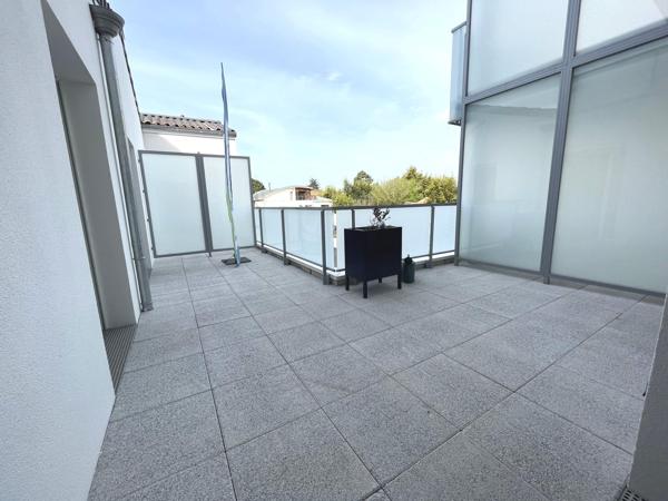 Une Vie à l'Extérieur - Magnifique Terrasse - Tram - Parkings