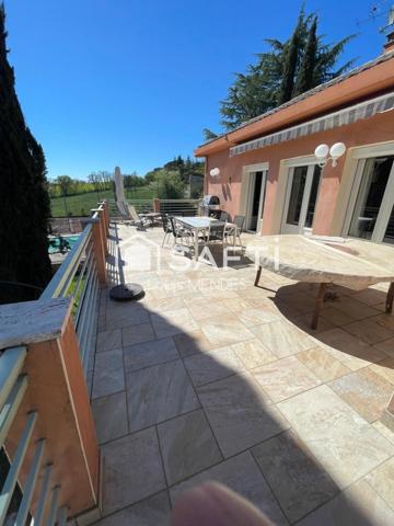 BELLE PROPRIETE AVEC PISCINE ET TERRAIN DE TENNIS SUR 23033 M² A 10 MINUTES DU CENTRE VILLE