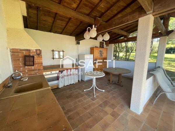 BELLE PROPRIETE AVEC PISCINE ET TERRAIN DE TENNIS SUR 23033 M² A 10 MINUTES DU CENTRE VILLE